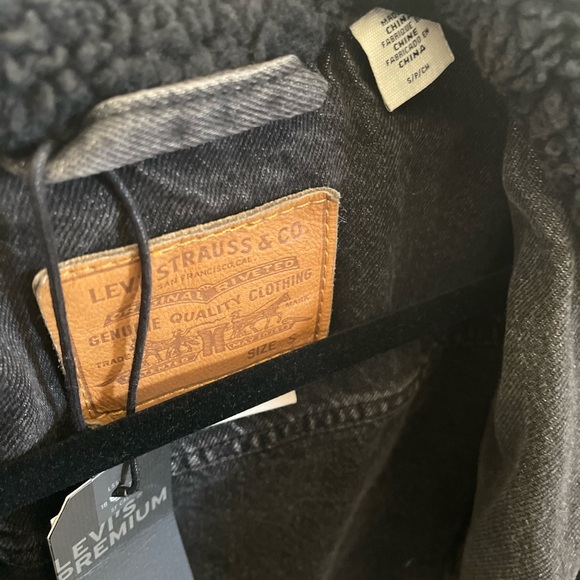 FLASH SALE 💋 • Levis • Sherpa Black and Grey Denim Sherpa Jacket in Black Sheep - Picture 9 of 12